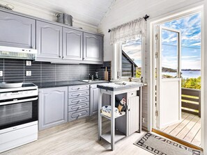 Comfort House, 4 Bedrooms | Interior - 6 Person Holiday Home in Anneland (Gulen)