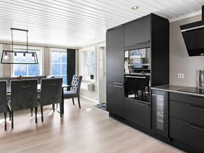 Classic House, 5 Bedrooms | Interior