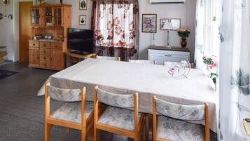 Classic House, 5 Bedrooms | Interior
