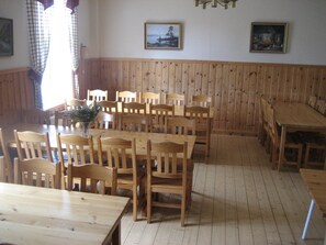 Comfort House, Multiple Bedrooms | Dining