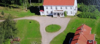 Perfect House for Groups, Many Facilities, 14 Miles From Skiarea Branas