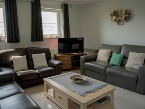 Living room - Contemporary Holiday Home in Houffalize With Private Garden (Houffalize)