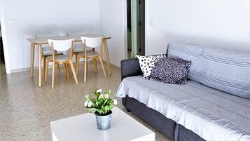 Classic House, 3 Bedrooms | Living room
