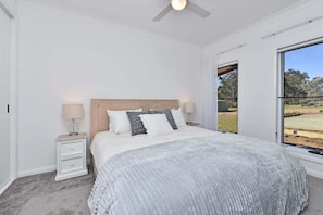 6 bedrooms, iron/ironing board, free WiFi, bed sheets