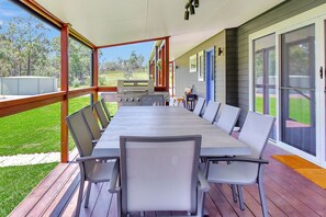 Outdoor dining - Magpie 3 Two for Joy Estate (North Rothbury)