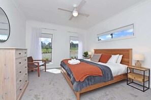 3 bedrooms, desk, iron/ironing board, free WiFi