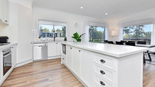 Magpie Three- Two for Joy Estate. 2.5 Bathrooms sleeping 6
