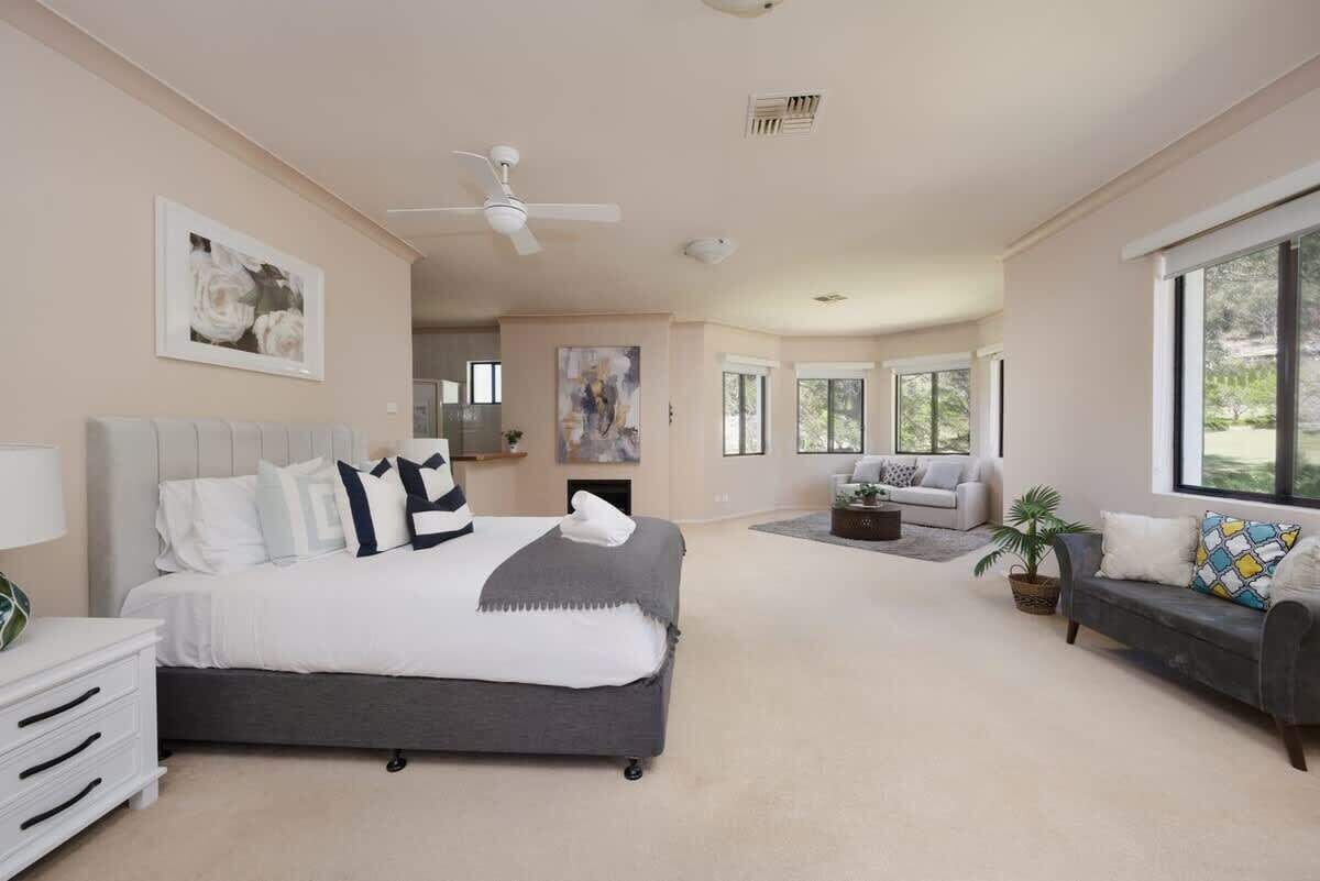 6 bedrooms, desk, iron/ironing board, free WiFi
