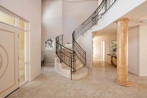 Interior - The Valley Way Luxury Estate (Mardi)