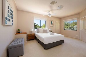 6 bedrooms, desk, iron/ironing board, WiFi (free) - The Valley Way Luxury Estate (Mardi)