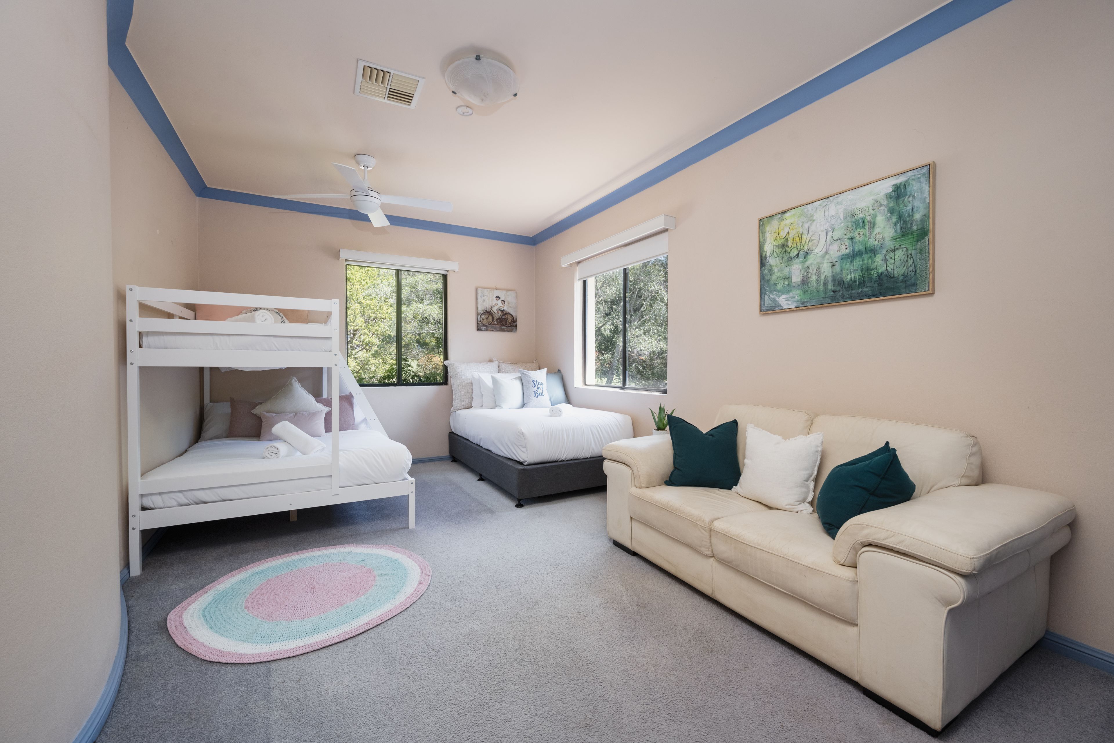 6 bedrooms, desk, iron/ironing board, WiFi (free)