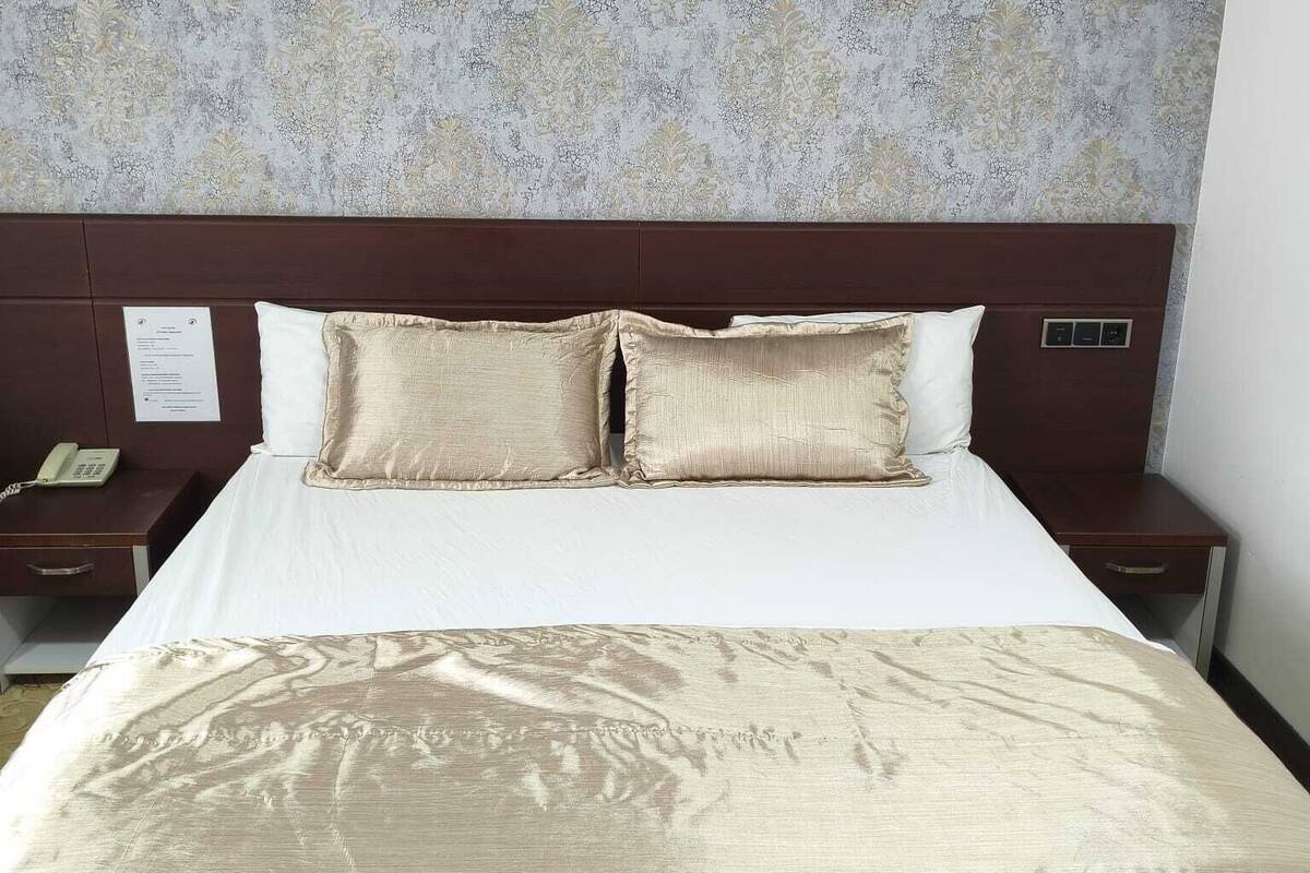 Chambre Double Standard | Salle de bain | Articles de toilette gratuits, sèche-cheveux, serviettes fournies