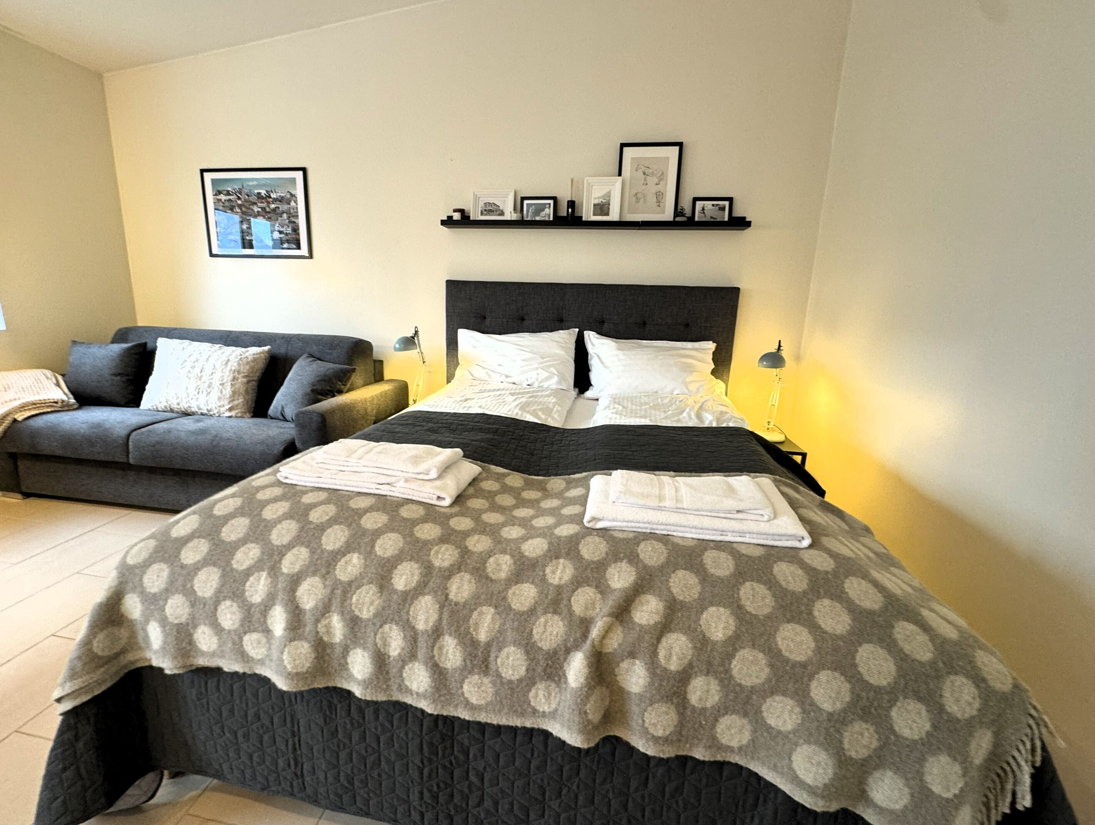 Traditional Studio, Garden View