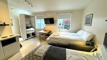 Traditional Studio, Garden View | Desk, laptop workspace, iron/ironing board, free cots/infant beds