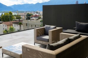 Terrace/patio - Luxury Apartment with large lake view terrace (LUXURY MINUSIO) (Minusio)