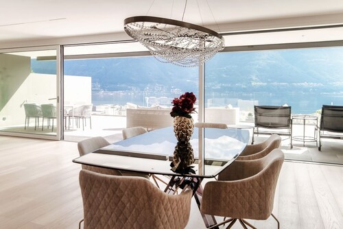 Luxury Apartment with large lake view terrace (LUXURY MINUSIO)