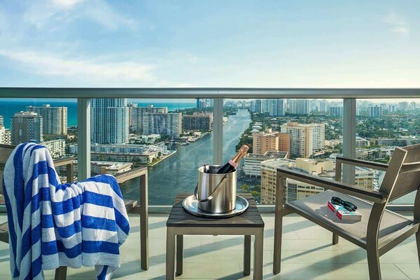 Property grounds - Luxury  Penthouse w/ Private Rooftop & Bay Views (Hallandale Beach)