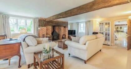 Fantastic large Thatched country 4 Bedroom Cottage in own grounds