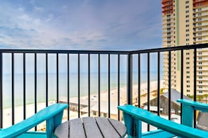 Property grounds - Sunbird Resort: Stunning Remodeled Beachfront Condo! Free Beach Chair Service! (Panama City Beach)