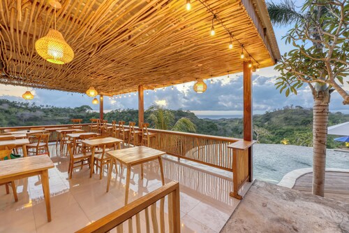 Kelingking Parama Resort