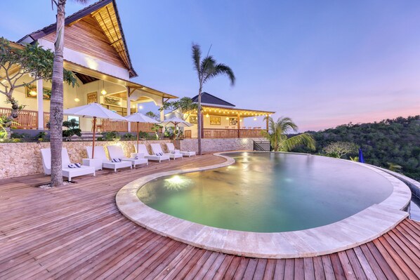 Outdoor pool - Kelingking Parama Resort (Penida Island)