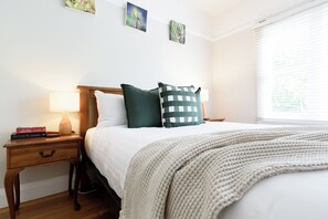 2 bedrooms, iron/ironing board, free WiFi, bed sheets