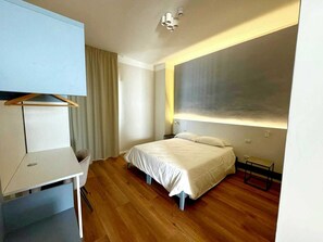 Bureau, espace de travail pour ordinateur portable