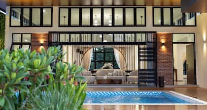 BY THE LAKE VILLA in serene Semenyih with AC, WiFi.