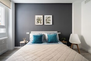 1 Schlafzimmer, Zimmersafe, Schreibtisch, Bügeleisen/Bügelbrett