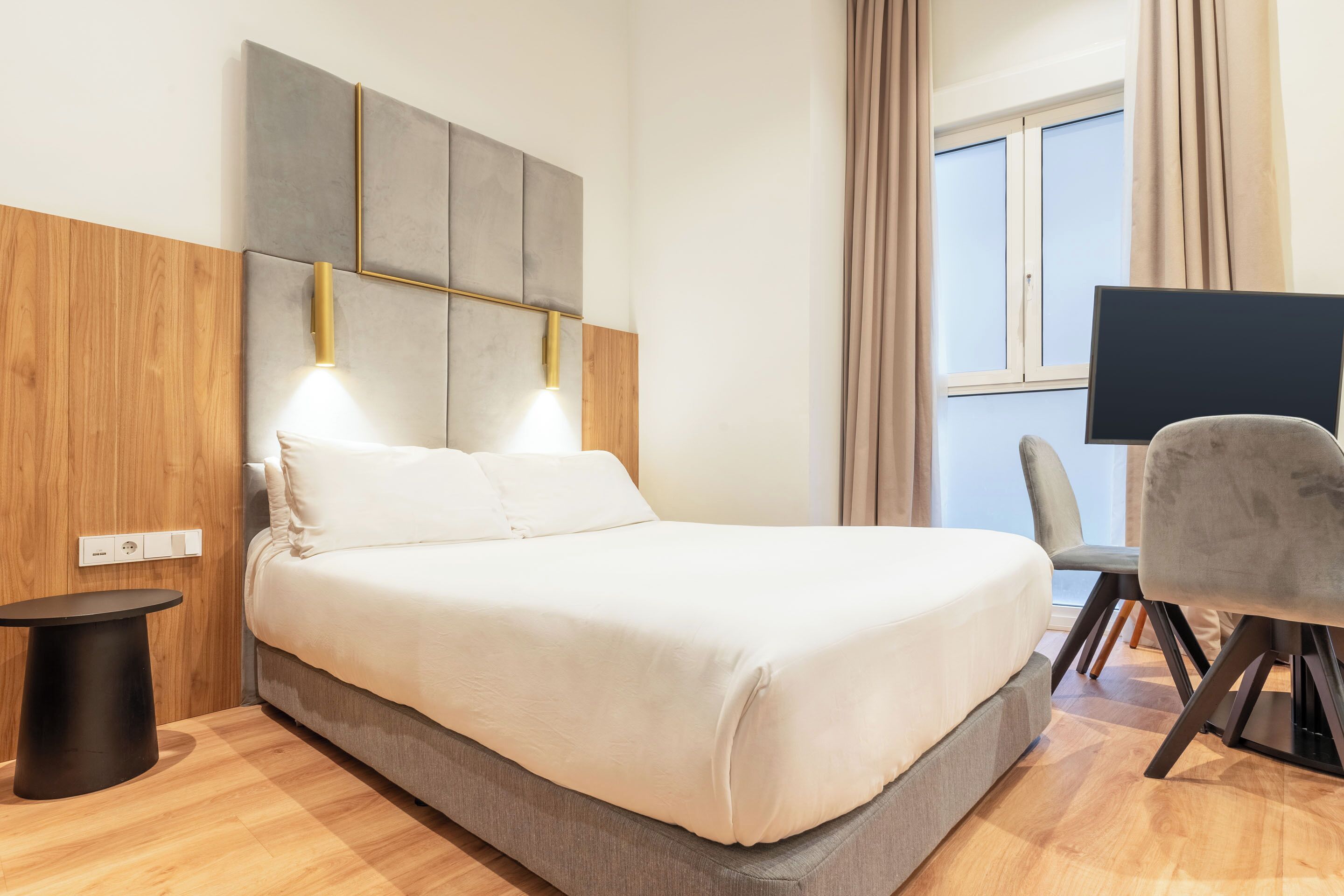 One-Bedroom Apartment Wheelchair Access | Individuell inredning, unika möbler, skrivbord och arbetsyta för laptop