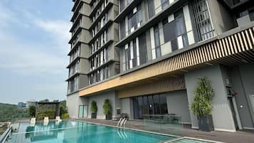 Kolam renang terbuka