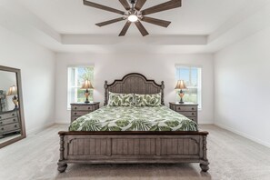 3 slaapkamers, een strijkplank/strijkijzer, gratis wifi, beddengoed