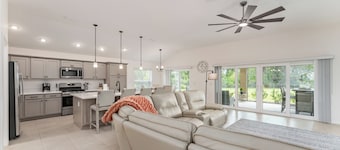The Backyard Oasis / POOL - SPA - FIREPIT! Resort-Style Living - 3/2 in The Village of Lake Denham