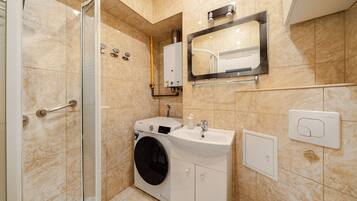 Departamento (9) | Baño | Regadera y toallas