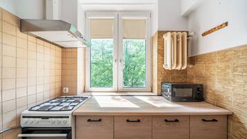 Departamento (9) | Cocina privada | Refrigerador, parrilla de estufa y tetera eléctrica