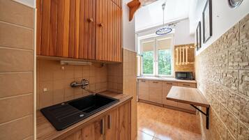 Căn hộ (9) | Bếp riêng | Tủ lạnh, bếp nấu, ấm điện, dụng cụ nấu nướng/bát dĩa/dao nĩa