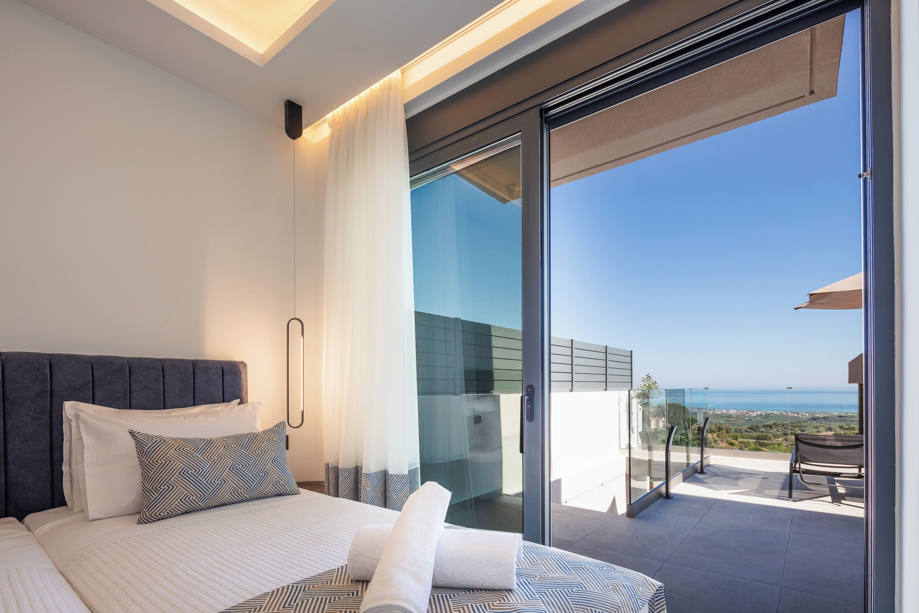 3 quartos, cofres nos quartos, escrivaninha