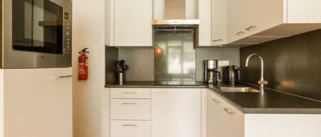 Fridge, stovetop, coffee/tea maker, electric kettle