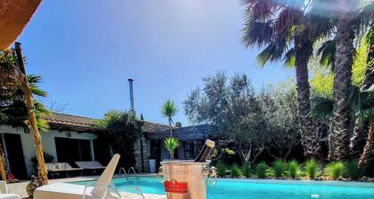 HOUSE "L'OLIVETTE" jacuzzi, heated pool, billiards, table soccer, 7KM from Nîmes