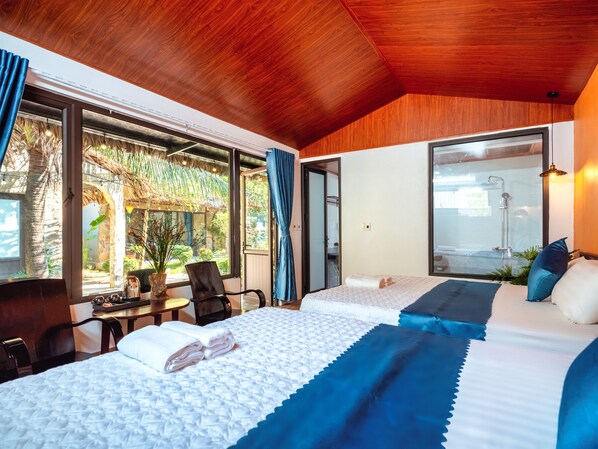 Quarto família, vista para a montanha | Frigobar, escrivaninha, Wi-Fi de cortesia