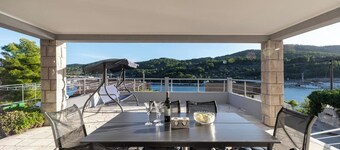 Sea View Apartment Doris