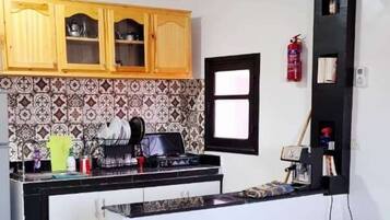 Studio – deluxe, utsikt mot innsjø | Bad | Tøfler