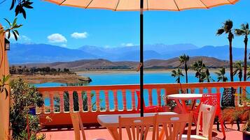 Standard-huoneisto, osittainen järvinäköala | Äänieristys, ilmainen Wi-Fi