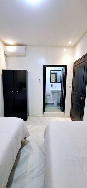 Junior Room, Lake View