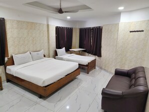 Deluxe Triple Room - hotel safra (Chennai)