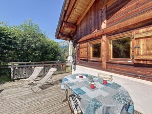 Outdoor dining - Individual chalet with garage, terrace, laundry room and equipped kitchen (Sallanches)