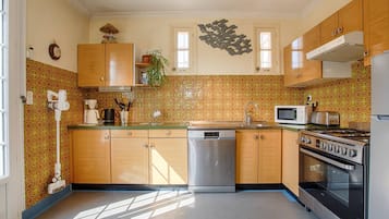 Réfrigérateur, micro-ondes, four, lave-vaisselle