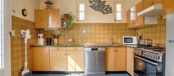 Retro house with garden and 5 bedrooms in Merville-Franceville-Plage