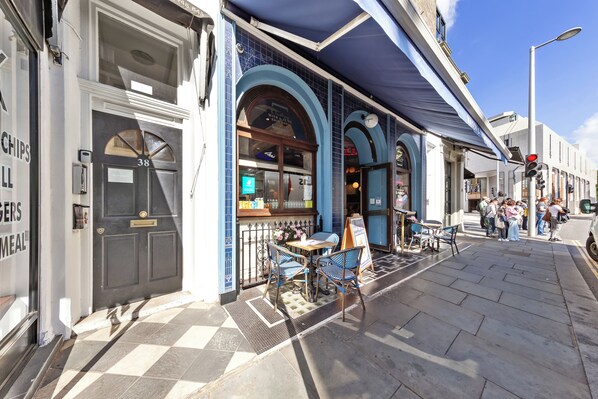 Apartment | Exterior - Stunning 2B Flat in South Kensington Near Station (London)