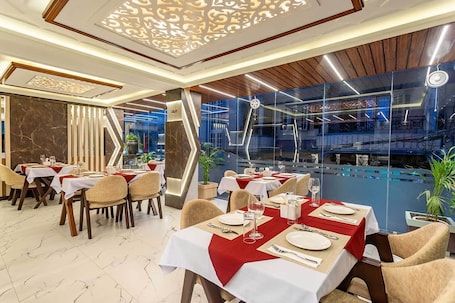 Restaurant. Airport Diana Hotel